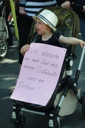 Kitaplätze: Nicht betteln. Klagen.