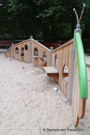 Raupe Nimmersatt im Schlosspark Lichterfelde